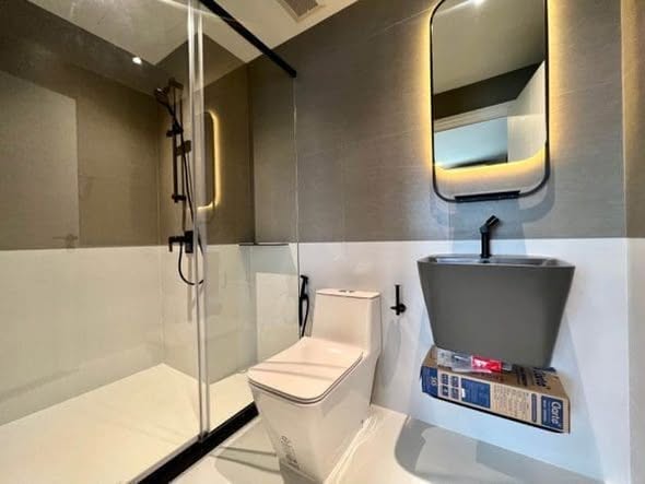 bathroom of The Key Rama 3