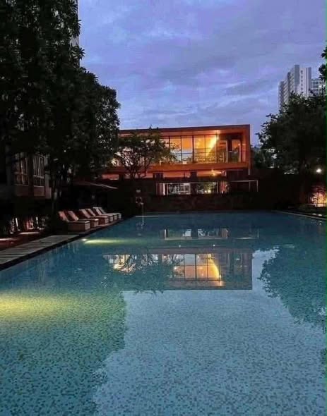 pool of The Key Sathon-Ratchaphruek