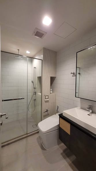 room interior and bathroom of THE LINE Jatujak-Mochit