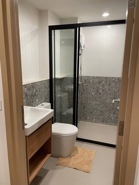room interior and bathroom of The Line Vibe เดอะ ไลน์ ไวบ์