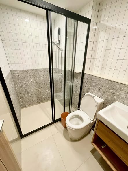 room interior and bathroom of The Line Vibe เดอะ ไลน์ ไวบ์