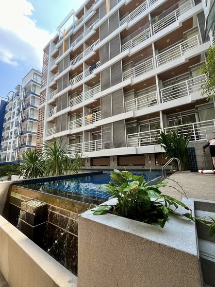 pool of The Link Sukhumvit 50