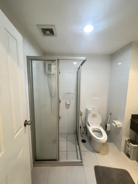 room interior of The Link Sukhumvit 50
