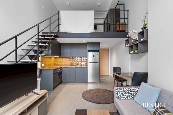 living room of The Lofts Silom by Raimon Land