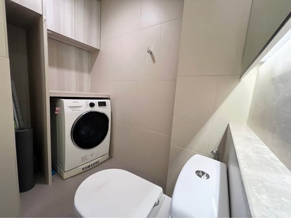 bathroom of The Lumpini 24