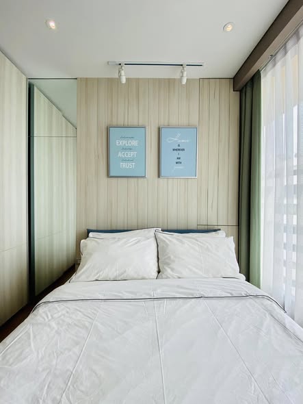 bedroom of The Lumpini 24