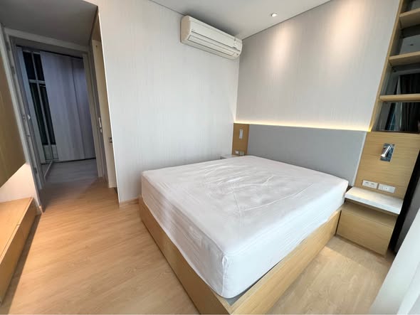 bedroom of The Lumpini 24