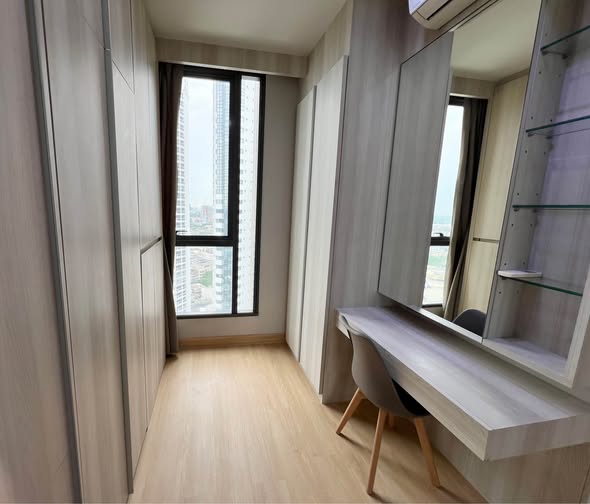 room interior and bathroom of The Lumpini 24