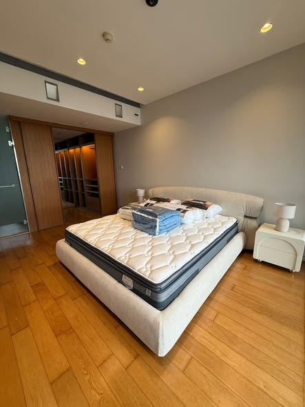 bedroom of The Met Condominium