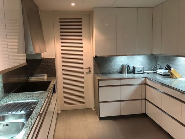 kitchen of The Met Condominium