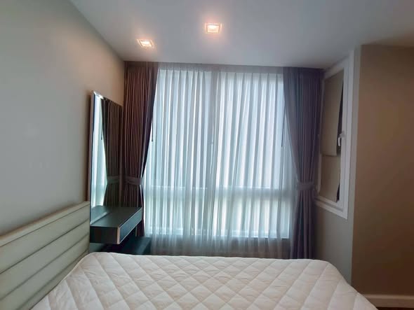 bedroom of The Metropolis Samrong
