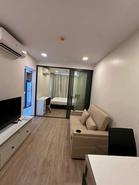 bedroom and room interior of The Nest Chula-Samyan