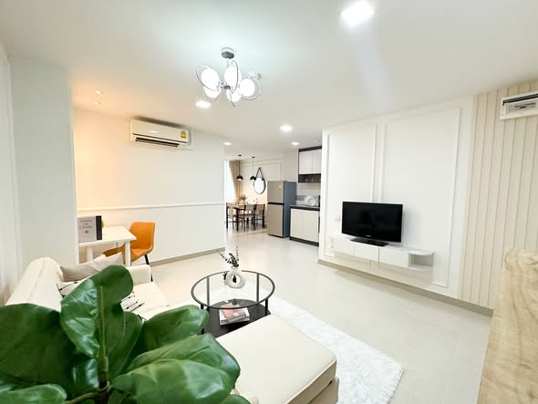 bedroom and living room of The One Plus D Hua-mark 12