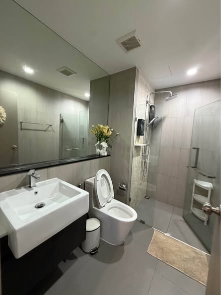 bathroom of The Politan Aqua