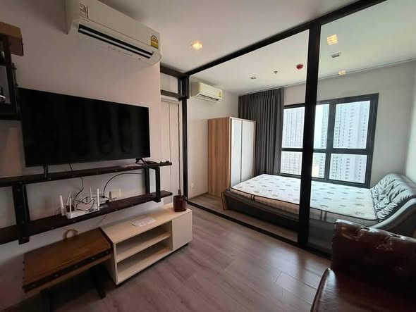 bedroom of The Politan Rive