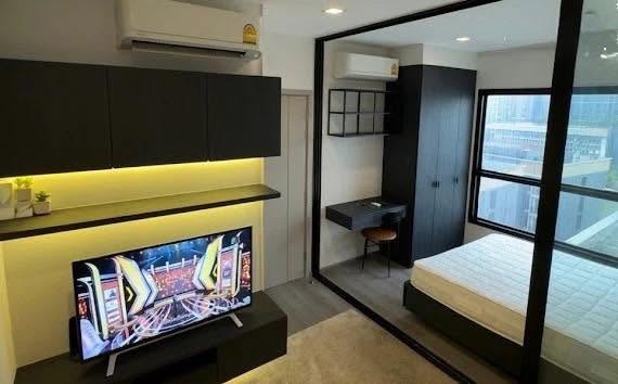 bedroom of The Politan Rive