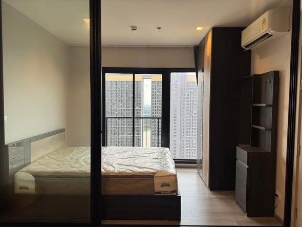 bedroom and room interior of The Politan Rive
