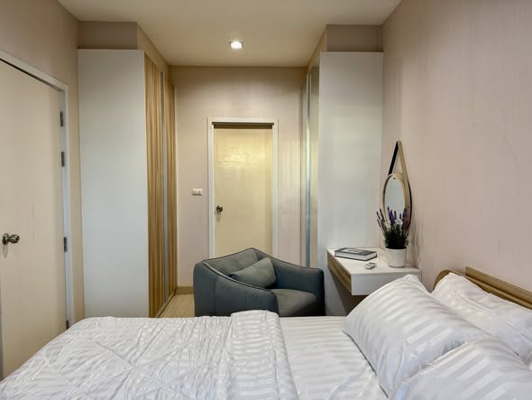 bedroom of The Privacy Rewadee