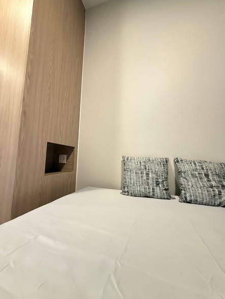 bedroom of The Privacy S101