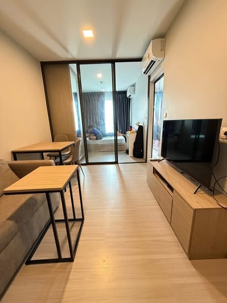bedroom and room interior of The Privacy S101