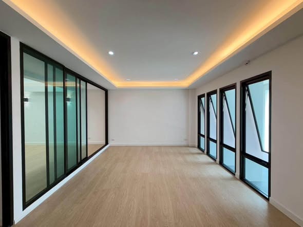 room interior of THE REV. Sukhumvit 101
