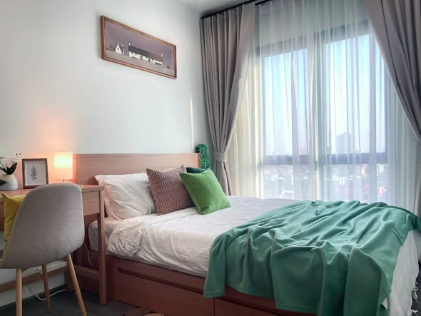 bedroom of The Rich Sathon-Taksin