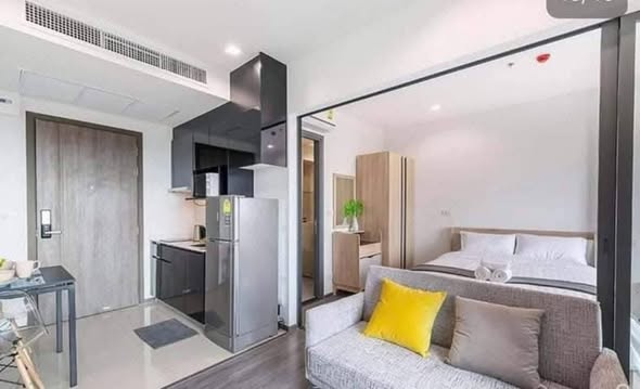 bedroom of The Rich Sathon-Taksin