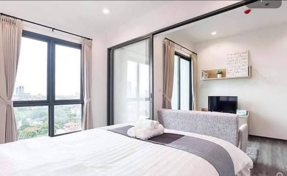 bedroom of The Rich Sathon-Taksin