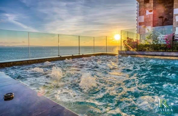 pool of The Riviera Monaco เดอะ ริเวียร่า โมนาโค