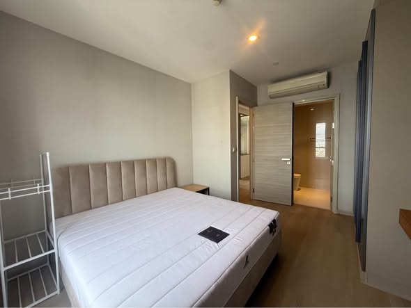 bedroom of The Room Sathon @ St. Louis