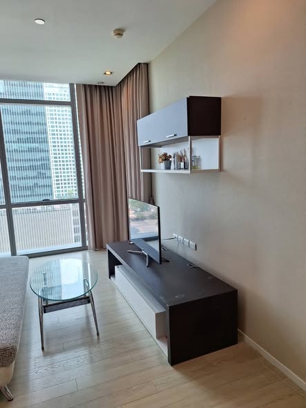 living room and room interior of The Room Sukhumvit 21