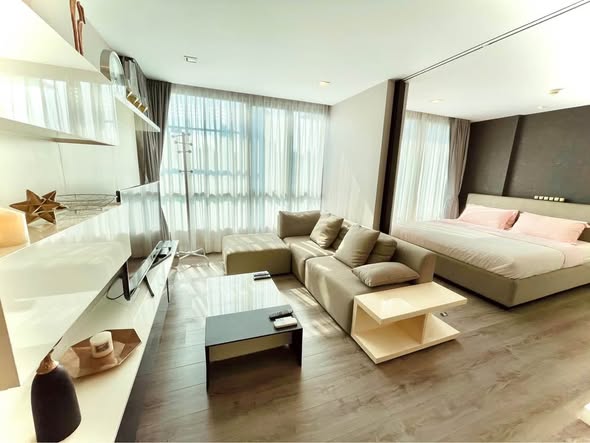 bedroom and living room of THE ROOM SUKHUMVIT 40