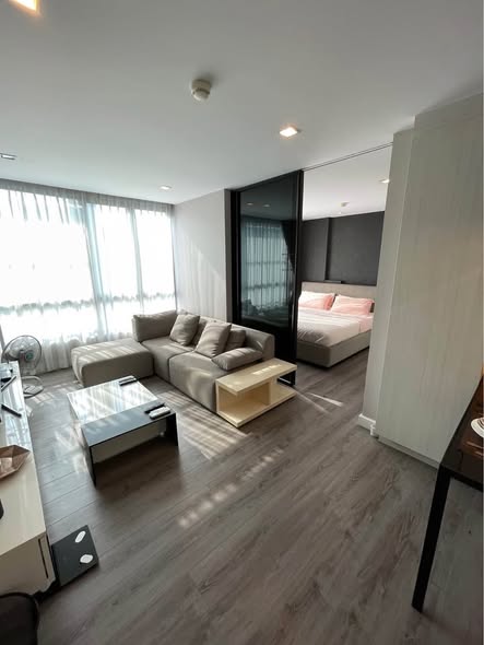 bedroom and room interior of THE ROOM SUKHUMVIT 40
