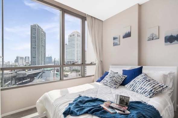 bedroom of The Room Sukhumvit 69
