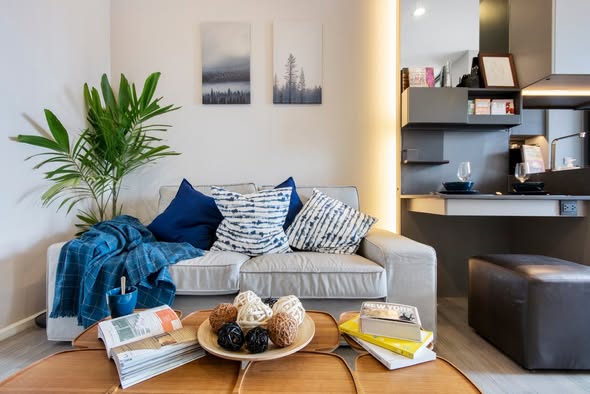 living room of The Room Sukhumvit 69