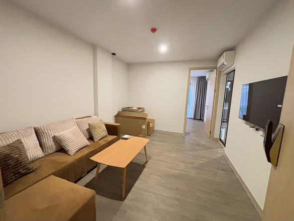 living room and room interior of The SHADE Sathon 1 (เดอะเชดด์ สาทร 1)