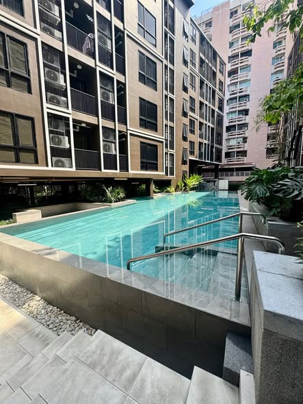pool of The SHADE Sathon 1 (เดอะเชดด์ สาทร 1)