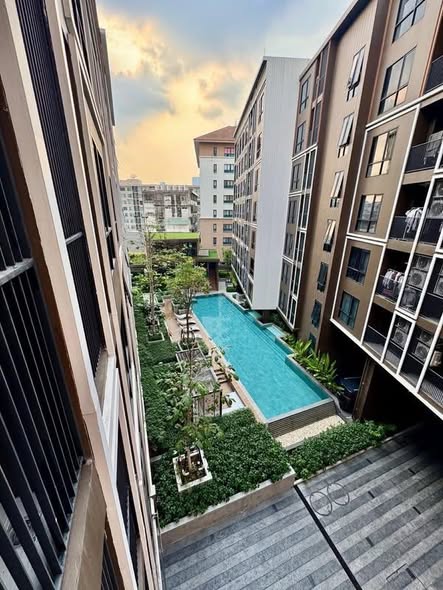 pool of The SHADE Sathon 1 (เดอะเชดด์ สาทร 1)