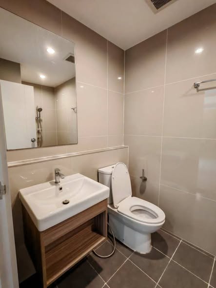 bathroom of The Tree Huamak Interchange