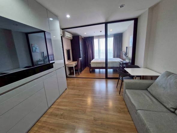 bedroom of The Tree Interchange