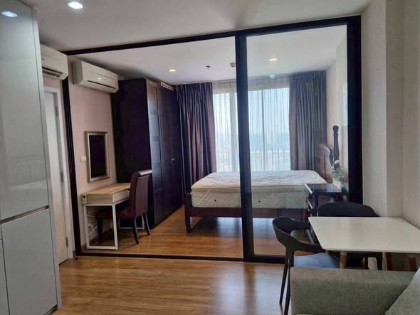 bedroom and room interior of The Tree Interchange