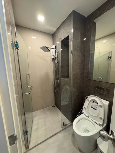 bathroom of The Tree Pattanakarn-Ekkamai