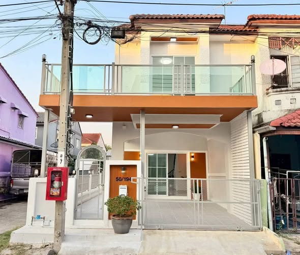 Thewin Town House