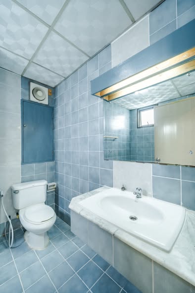 bathroom of T.I.T. Tower Apartment Service