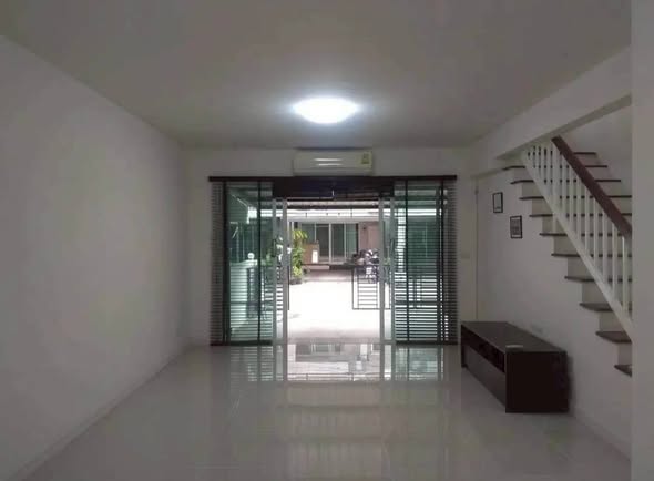 Town Avenue Rama 9