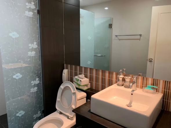 bathroom of Tree Condo Sukhumvit 42