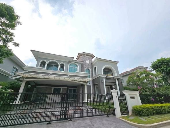 Two Grande Monaco Bangna – Wongwaen