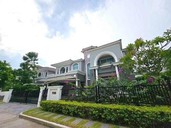 Two Grande Monaco Bangna – Wongwaen