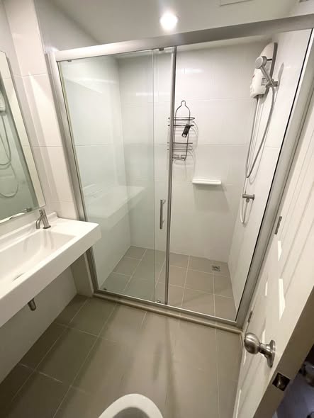 room interior and bathroom of U Delight @ Talat Phlu Station