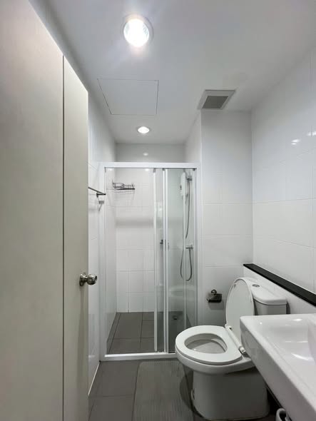 room interior and bathroom of UNiO Sukhumvit 72